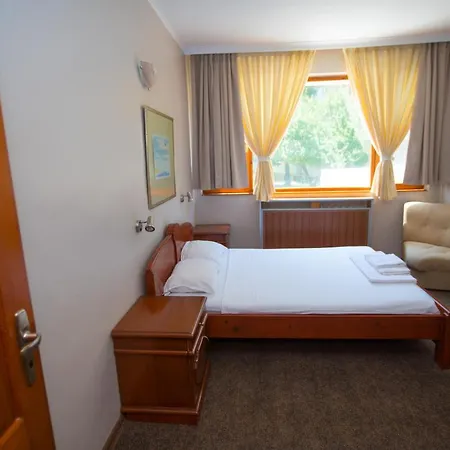 Ustra Szálloda 3*