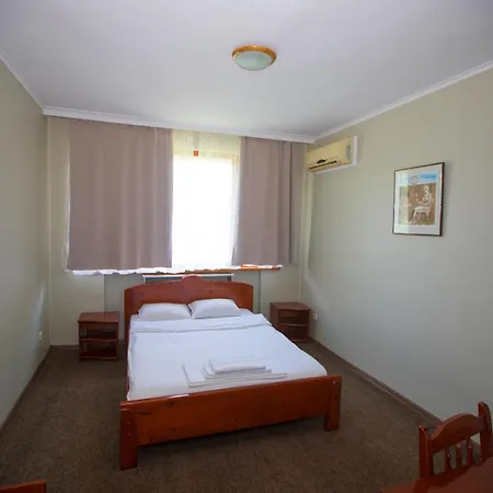 Hotel Ustra 3*